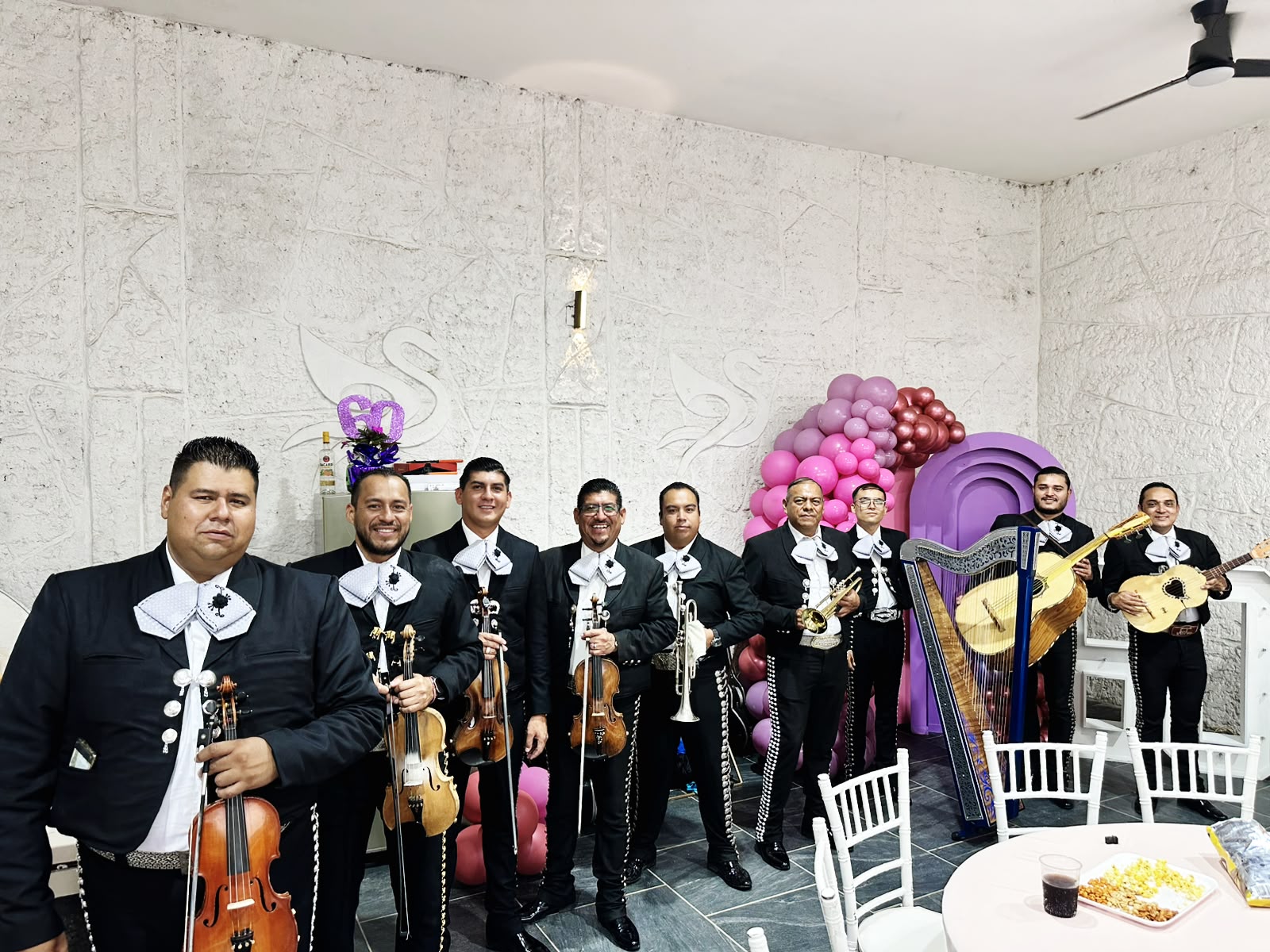 Mariachi completo en un evento