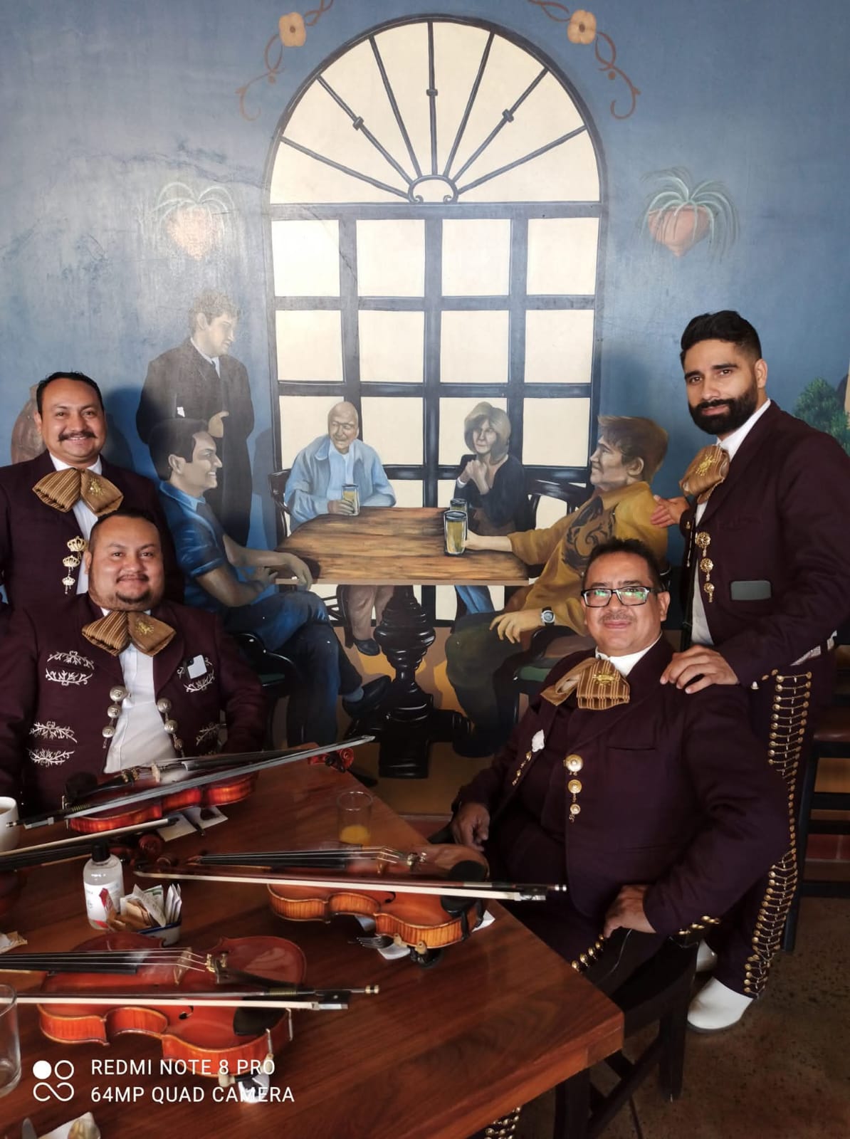 Mariachis en convivencia